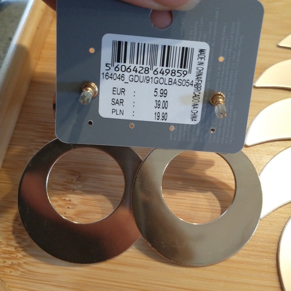 Parfois Matt Golden Necklace, earrings New With Tags. Jewelry Accessories - Picture 6 of 14